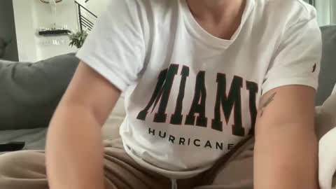 IM TRYNG online show from 11/01/25, 06:21