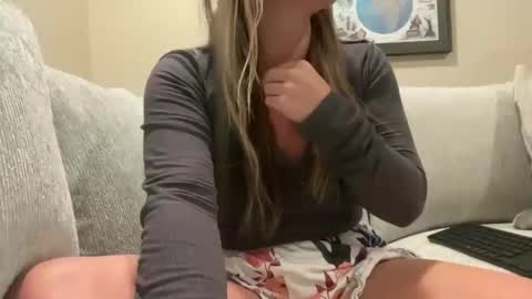 IM TRYNG online show from 12/03/25, 02:30