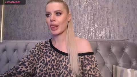 Helen online show from 01/19/25, 12:38