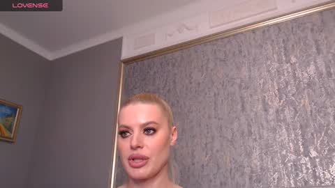 Helen online show from 03/11/25, 12:33