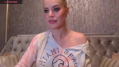 Helen online show from 09/29/25, 01:11
