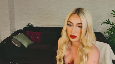 Kiki online show from 04/17/26, 08:12