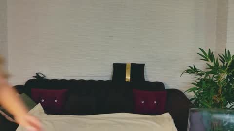 Kiki online show from 04/18/26, 08:09