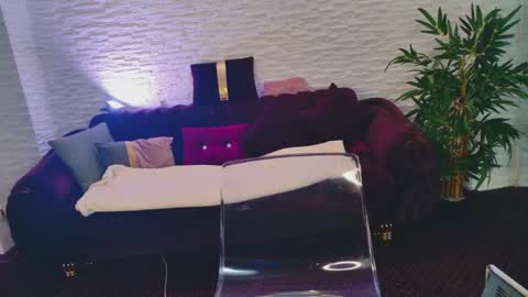 Kiki online show from 04/21/26, 08:12