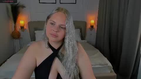 Snapshot of blondini_ chatting on 06/11/26, 04:38 Nikolla online show from 06/11/26, 04:38