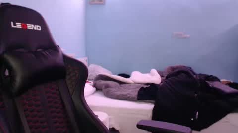 Snapshot of blondmusie chatting on 10/14/25, 07:47 CAT online show from 10/14/25, 07:47
