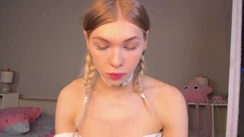 Snapshot of blondy_fina chatting on 06/09/26, 05:19 blondy_fina online show from 06/09/26, 05:19
