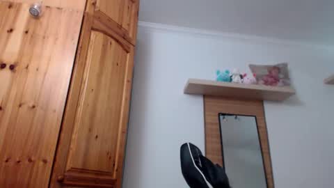 blondyelena online show from 11/28/25, 10:18