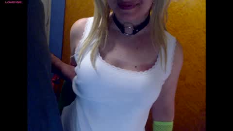 Snapshot of blontsex chatting on 12/08/24, 09:52 Blontsex online show from 12/08/24, 09:52