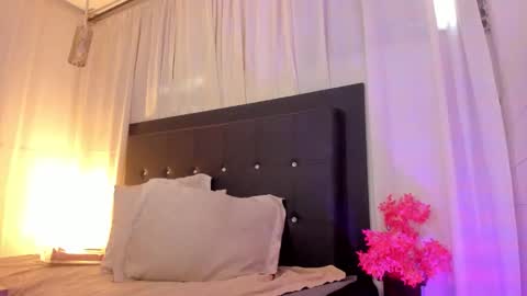 Snapshot of bloom_bbc chatting on 11/19/25, 01:22 bloom_bbc online show from 11/19/25, 01:22