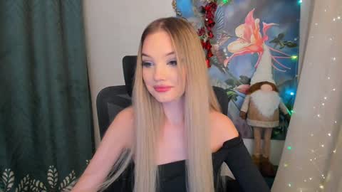 Snapshot of bloomingheart chatting on 12/19/24, 02:01 Sophia online show from 12/19/24, 02:01