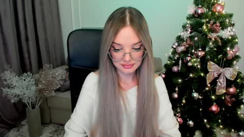 Snapshot of bloomingheart chatting on 12/29/24, 03:00 Sophia online show from 12/29/24, 03:00