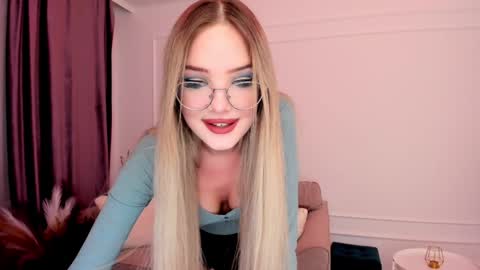 Snapshot of bloomingheart chatting on 01/23/25, 08:56 Sophia online show from 01/23/25, 08:56