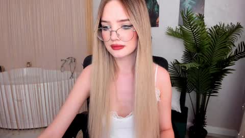 Snapshot of bloomingheart chatting on 02/06/25, 02:11 Sophia online show from 02/06/25, 02:11