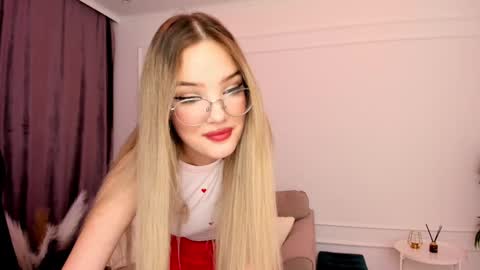 Snapshot of bloomingheart chatting on 02/07/25, 02:47 Sophia online show from 02/07/25, 02:47