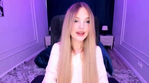 Snapshot of bloomingheart chatting on 02/21/25, 11:44 Sophia online show from 02/21/25, 11:44