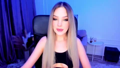 Snapshot of bloomingheart chatting on 02/23/25, 10:31 Sophia online show from 02/23/25, 10:31
