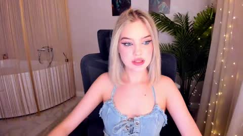 Snapshot of bloomingheart chatting on 03/09/25, 01:46 Sophia online show from 03/09/25, 01:46