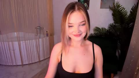 Snapshot of bloomingheart chatting on 09/15/25, 06:41 Sophia online show from 09/15/25, 06:41