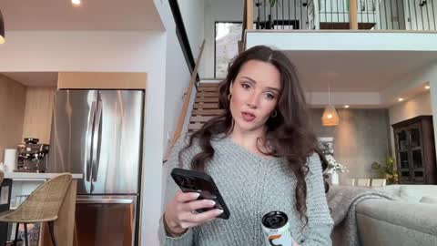 Snapshot of bloomyogi chatting on 01/08/26, 08:33 Emma Bloom online show from 01/08/26, 08:33