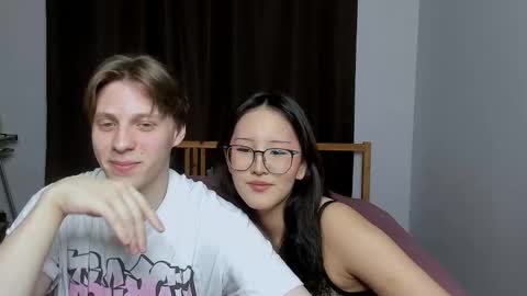 Snapshot of blossomandbee chatting on 11/03/25, 08:21 Sasha and Maria online show from 11/03/25, 08:21