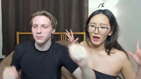 Snapshot of blossomandbee chatting on 02/03/26, 03:39 Sasha and Maria online show from 02/03/26, 03:39