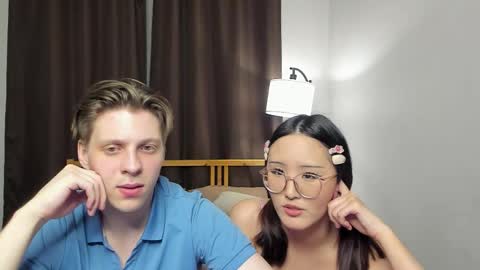 Snapshot of blossomandbee chatting on 03/22/26, 07:39 Sasha and Maria online show from 03/22/26, 07:39