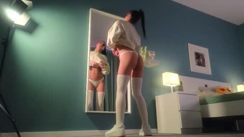 Mia online show from 01/11/26, 02:22