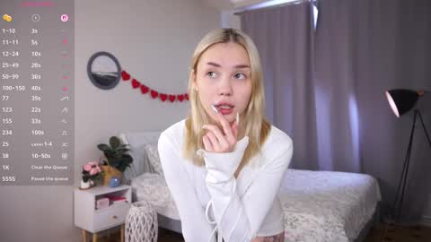 Snapshot of blue_bow chatting on 03/04/26, 06:19 Adeline online show from 03/04/26, 06:19