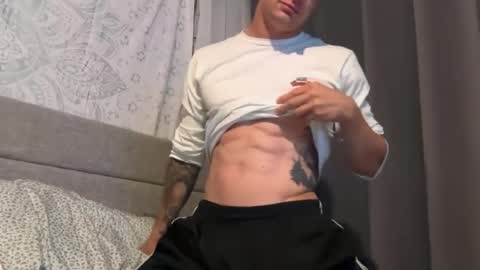 Snapshot of blue_eyed_beau chatting on 06/19/26, 03:11 Beau online show from 06/19/26, 03:11