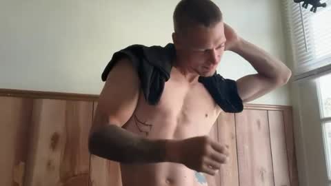 Snapshot of blue_eyed_beau chatting on 06/28/26, 01:06 Beau online show from 06/28/26, 01:06