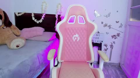 Snapshot of blue_petite chatting on 01/29/25, 07:22 Linda online show from 01/29/25, 07:22