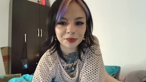 Snapshot of blue_tatuu1 chatting on 12/18/24, 11:19 Alice bleu for friends  online show from 12/18/24, 11:19