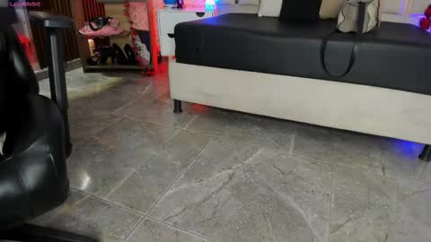 Snapshot of blue_tay1 chatting on 02/18/26, 12:12 blue_tay1 online show from 02/18/26, 12:12