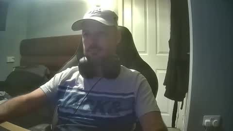 Snapshot of bluebirdflame1 chatting on 06/05/26, 01:23 bluebirdflame1 online show from 06/05/26, 01:23