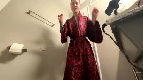 bluebloodednorsewitch online show from 12/30/24, 04:08