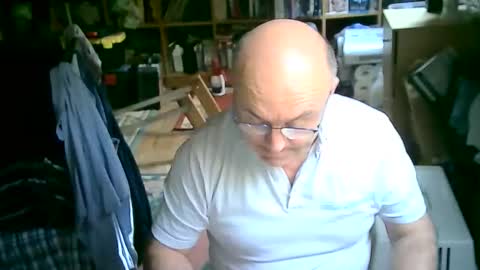 Snapshot of bluebox65 chatting on 10/18/25, 12:17 bluebox65 online show from 10/18/25, 12:17