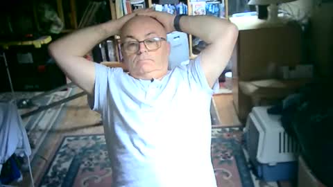 Snapshot of bluebox65 chatting on 11/05/25, 12:05 bluebox65 online show from 11/05/25, 12:05