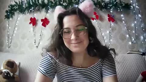 Snapshot of bluebutterfly_69 chatting on 12/12/24, 10:13 your playful butterfly online show from 12/12/24, 10:13