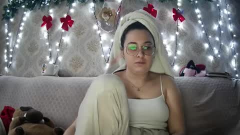 Snapshot of bluebutterfly_69 chatting on 12/12/24, 02:00 your playful butterfly online show from 12/12/24, 02:00