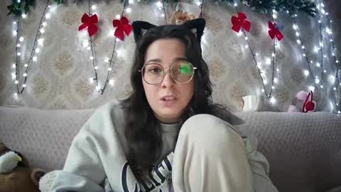 Snapshot of bluebutterfly_69 chatting on 12/13/24, 02:05 your playful butterfly online show from 12/13/24, 02:05