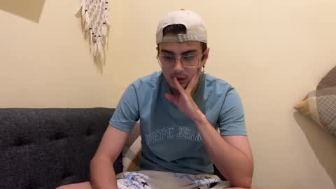 Snapshot of bluedaan chatting on 02/11/25, 02:46 Daan online show from 02/11/25, 02:46