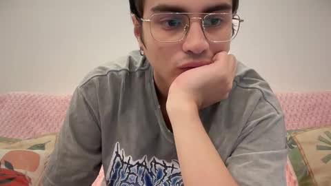 Snapshot of bluedaan chatting on 02/10/26, 02:15 Daan online show from 02/10/26, 02:15