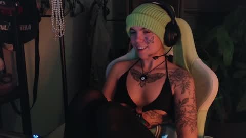 Blue online show from 01/12/25, 05:13