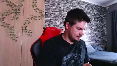 blueeyeboy0 online show from 11/04/25, 08:02