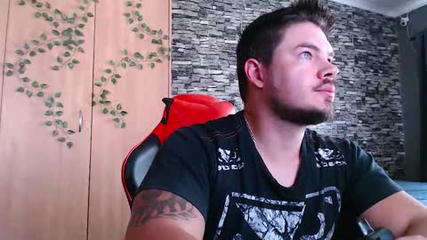 blueeyeboy0 online show from 11/06/25, 06:58