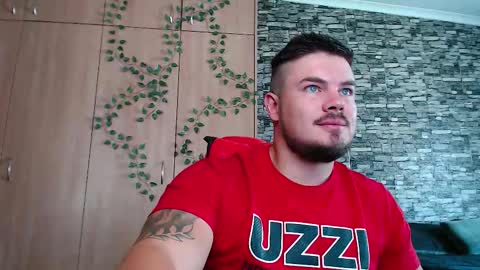 blueeyeboy0 online show from 12/01/25, 07:46