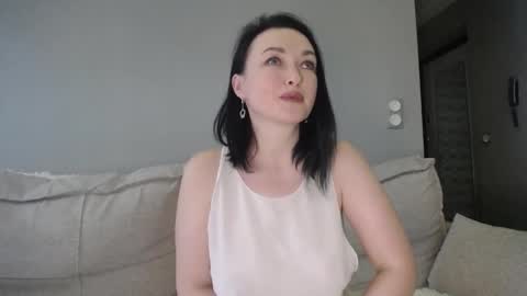 Snapshot of blueeyeess chatting on 12/13/24, 11:55 Alina online show from 12/13/24, 11:55