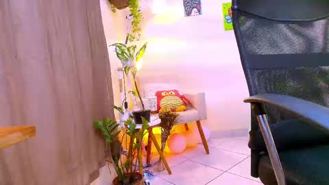 FLORAA online show from 04/17/26, 01:47