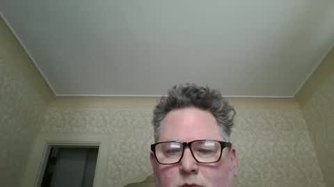 Snapshot of bluemoose70 chatting on 01/04/25, 03:39 bluemoose70 online show from 01/04/25, 03:39